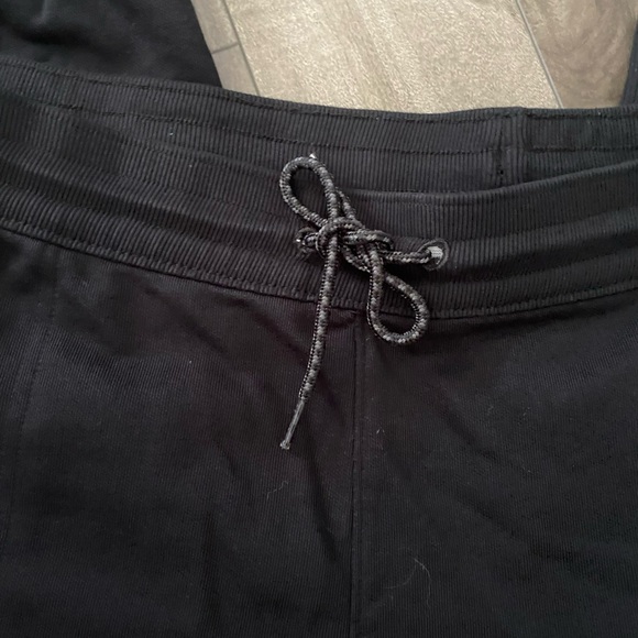 MENS COLUMBIA PANTS WITH POCKETS. BLACK. CUFF ANKLE AND DRAW STRING - Picture 7 of 8